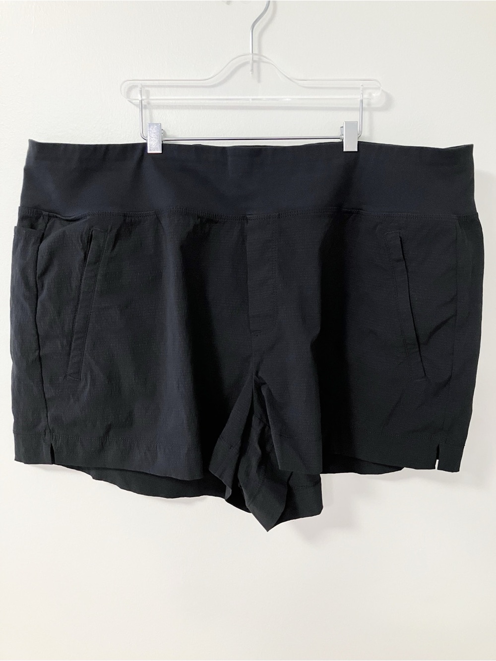 Athleta | Black Trekkie North Short 18 Athletic Gorpcore Granola Outdoors